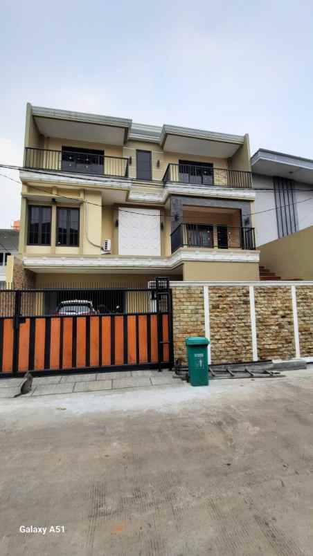 dijual rumah kav dki meruya kembangan