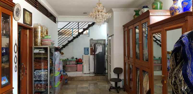 dijual rumah kayu manis