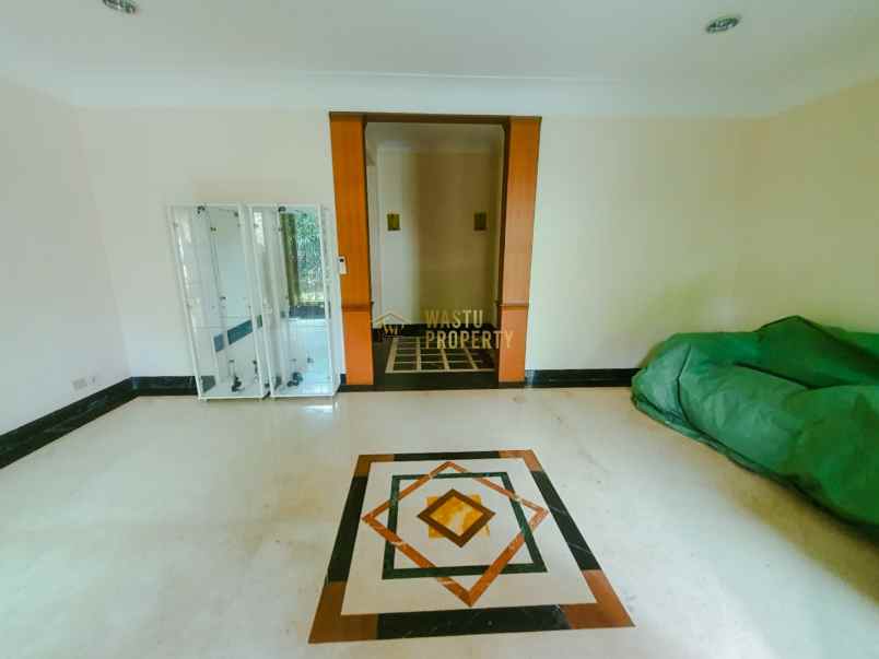 dijual rumah kebayoran baru