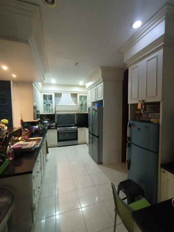 dijual rumah kebayoran baru