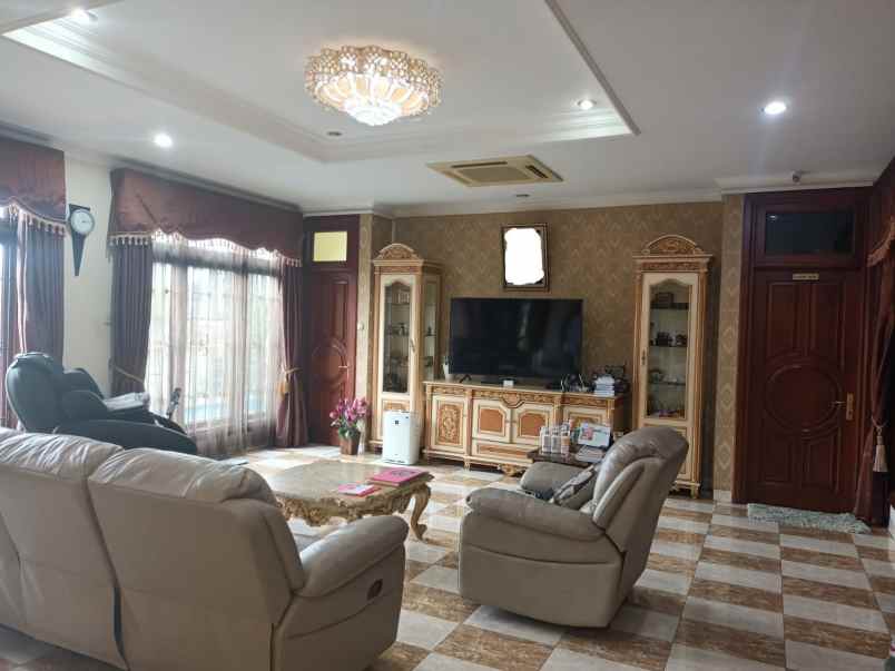 dijual rumah kebayoran baru