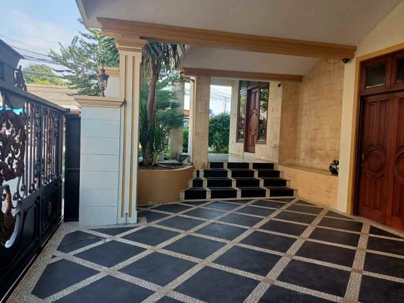 dijual rumah kebayoran baru