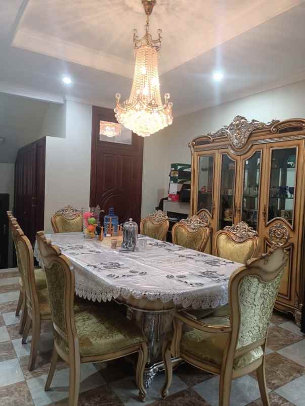 dijual rumah kebayoran baru