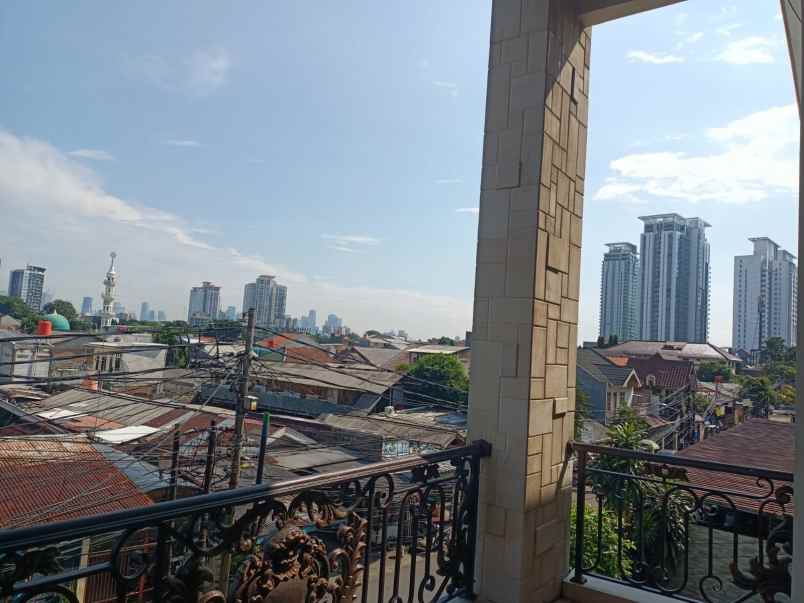 dijual rumah kebayoran baru