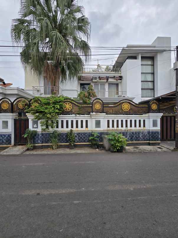 dijual rumah kebon baru tebet jaksel