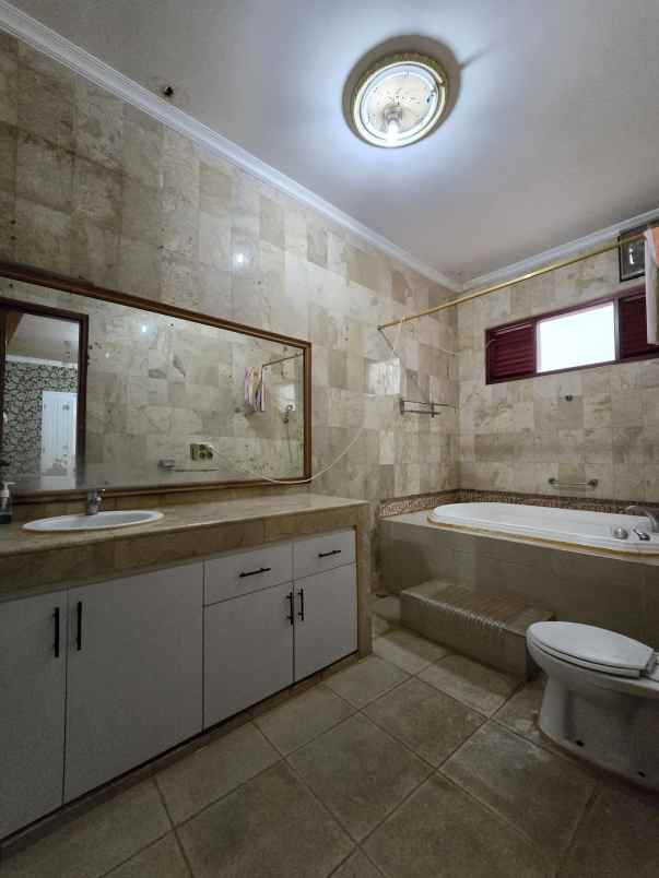 dijual rumah kebon baru tebet jaksel