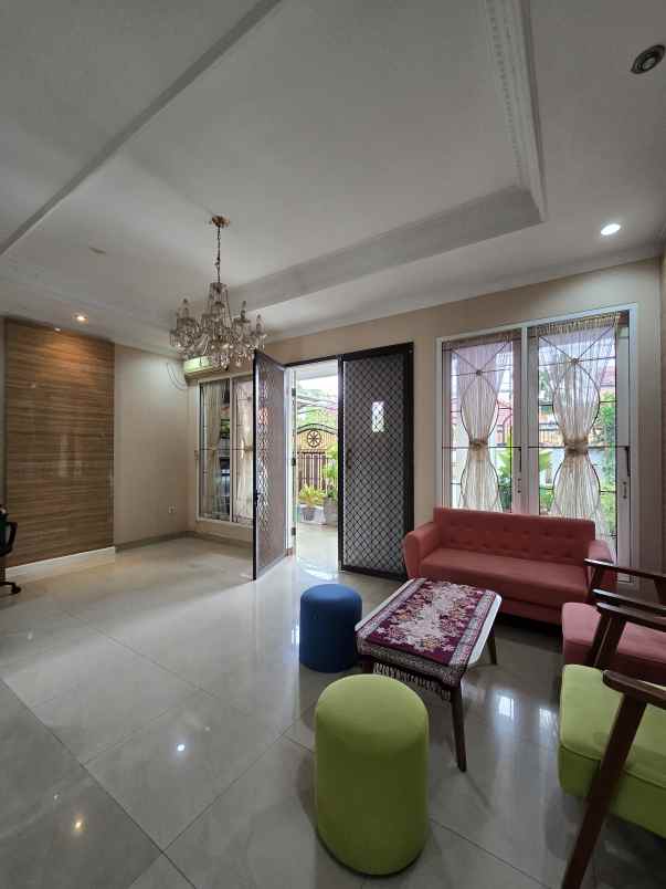 dijual rumah kebon baru tebet jaksel