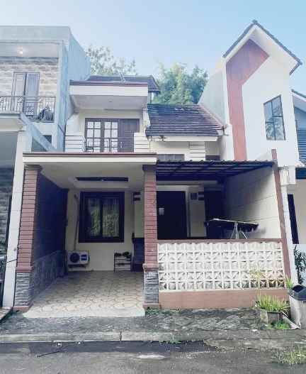 dijual rumah kecil 4 kamar di legenda wisata cibubur