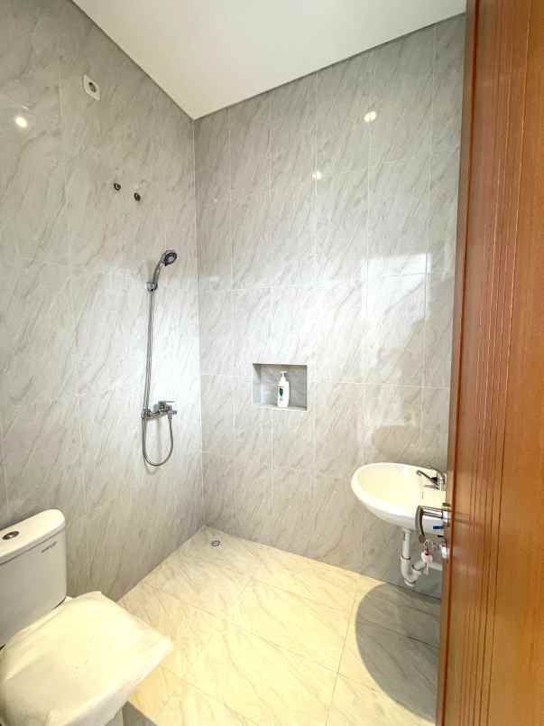 dijual rumah kelapa gading