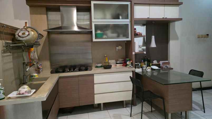 dijual rumah kelapa lilin kelapa gading