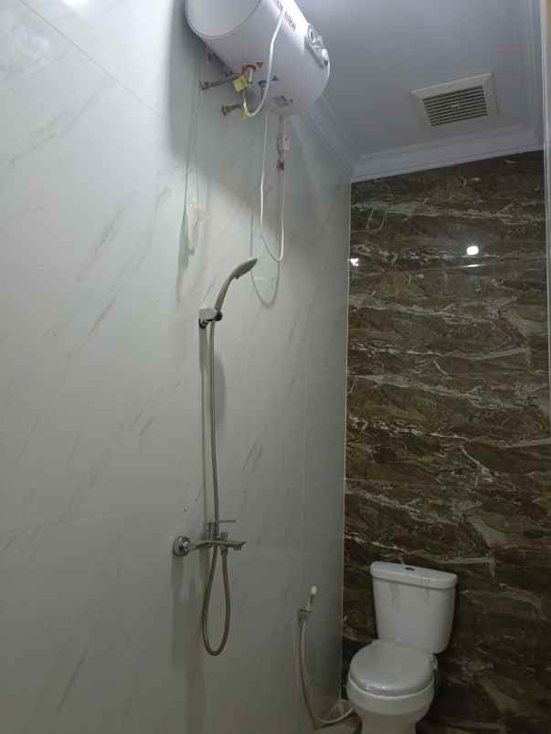 dijual rumah klasik modern srengseng sawah jagakarsa