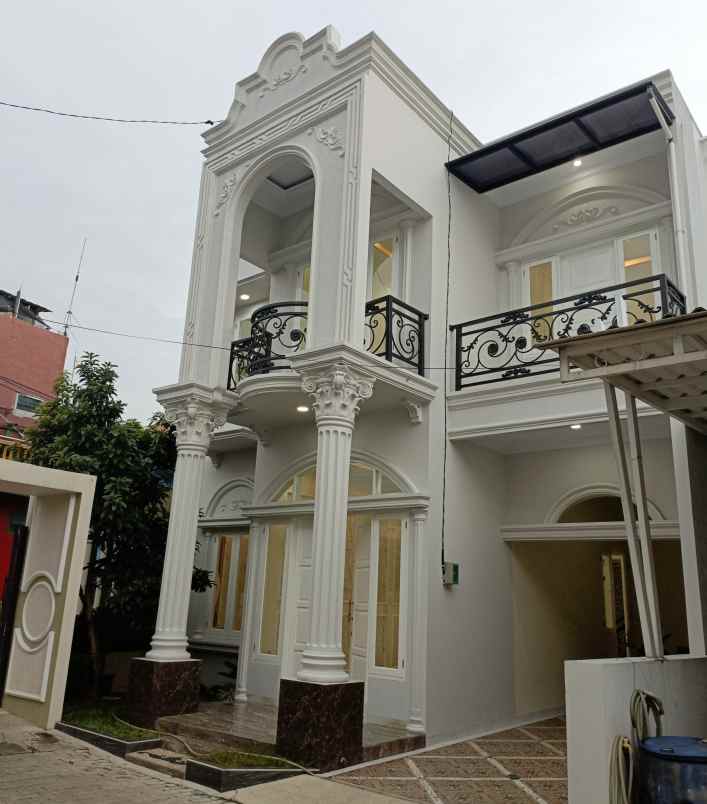 dijual rumah klasik modern srengseng sawah jagakarsa