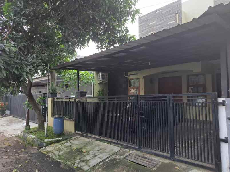 dijual rumah komp bumi adipura 1