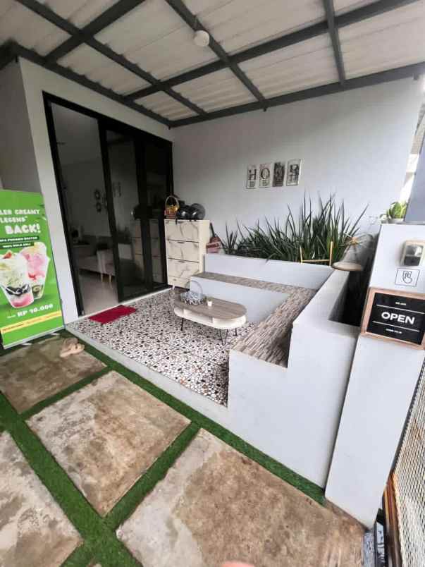 dijual rumah komplek bumi adipura