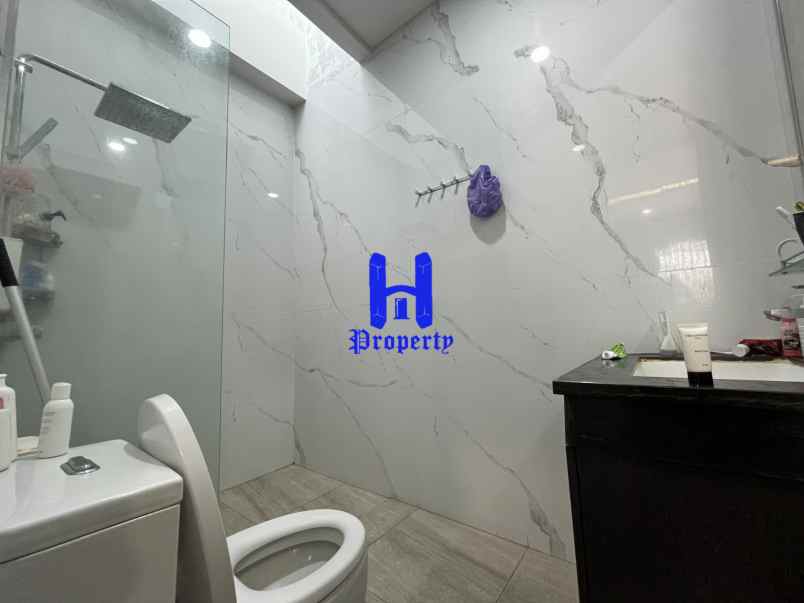 dijual rumah komplek citraland gama