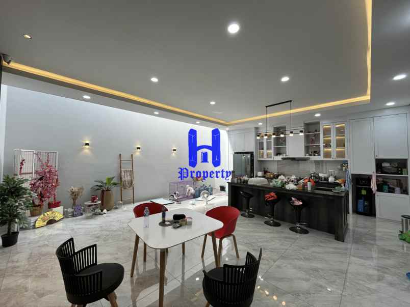 dijual rumah komplek citraland gama