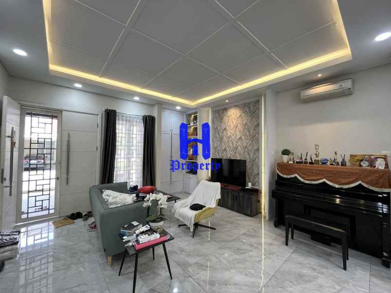 dijual rumah komplek citraland gama