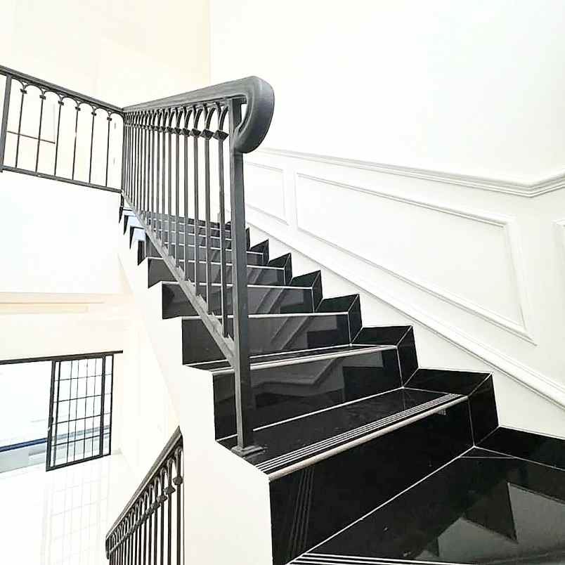 dijual rumah komplek dki kembangan joglo