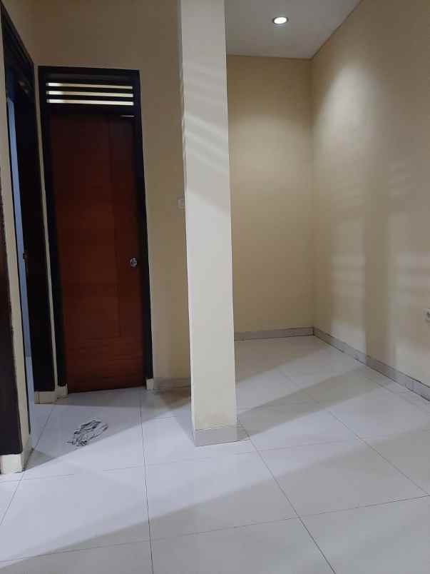 dijual rumah komplek graha asih