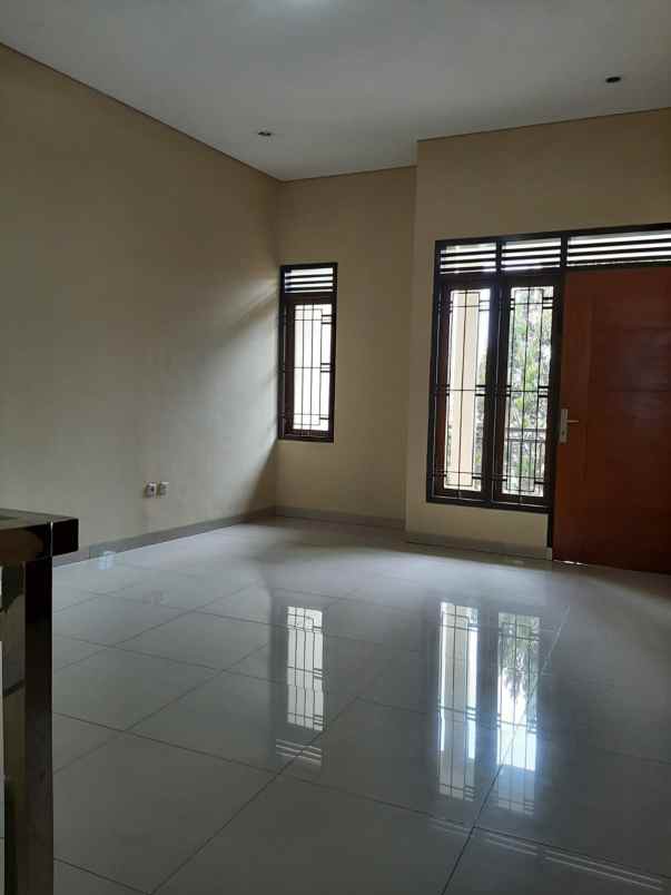 dijual rumah komplek graha asih