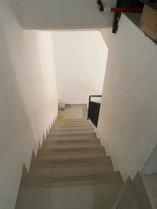 dijual rumah komplek harmony hills