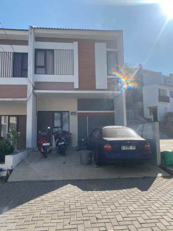 dijual rumah komplek harmony hills