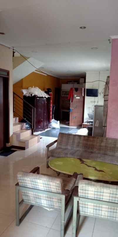 dijual rumah komplek kiara sari asri
