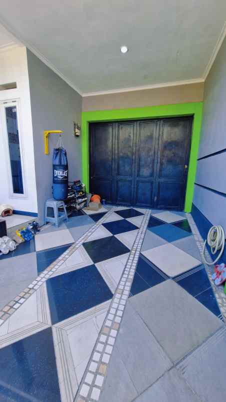 dijual rumah komplek kiarasari asri