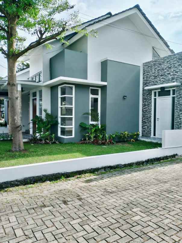 dijual rumah komplek margahayu raya