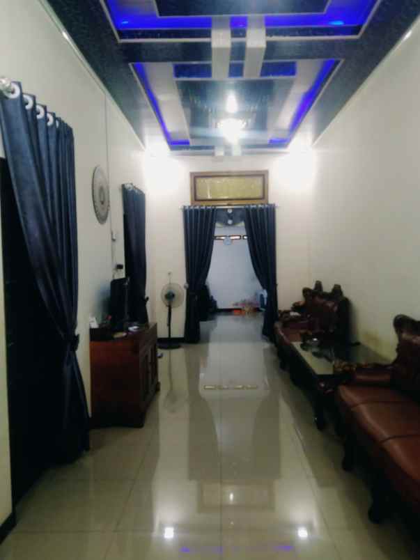dijual rumah komplek menteng garden