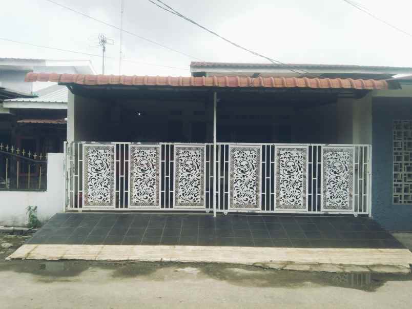dijual rumah komplek menteng garden