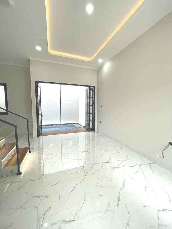 dijual rumah komplek one gate di joglo