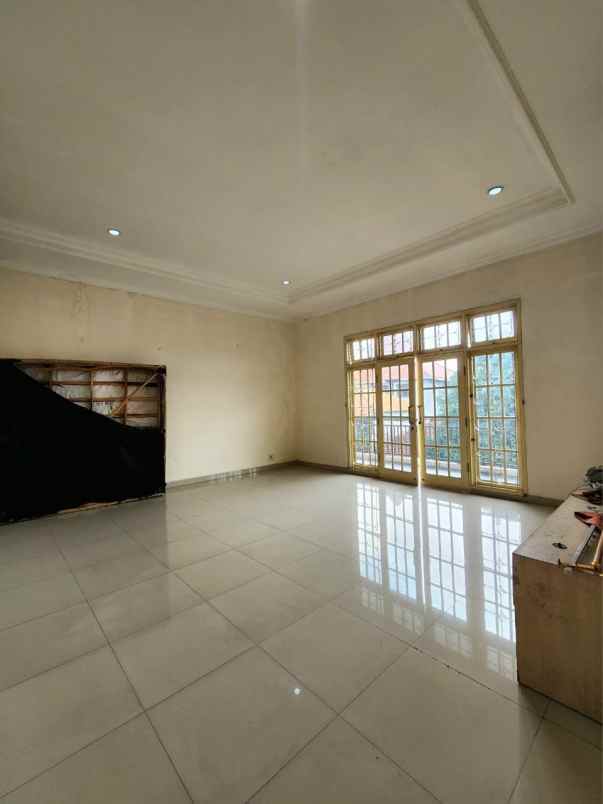 dijual rumah komplek pesanggrahan