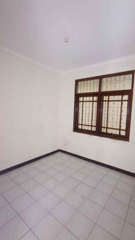 dijual rumah komplek pratista antapani