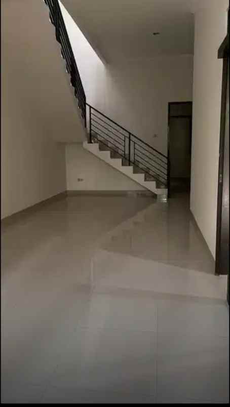 dijual rumah komplek sakura regency