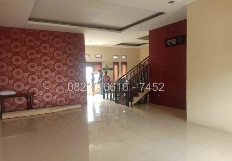 dijual rumah komplek sariwangi
