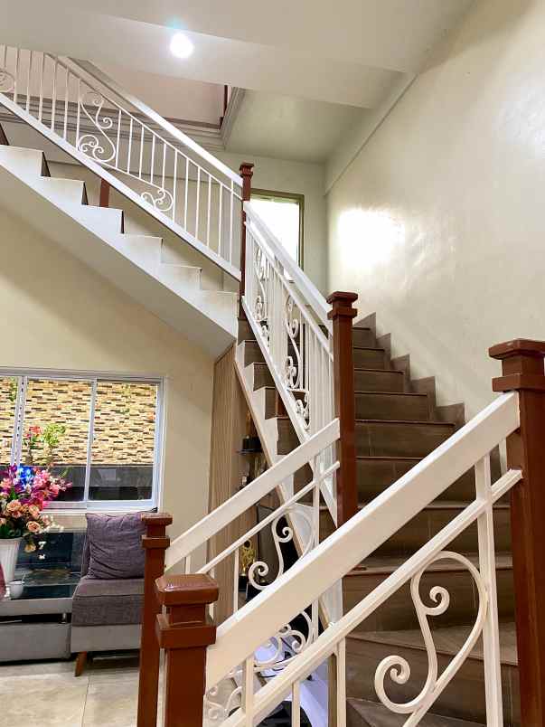 dijual rumah komplek torino