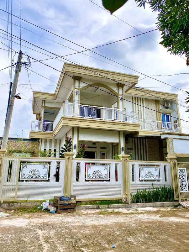 dijual rumah komplek torino