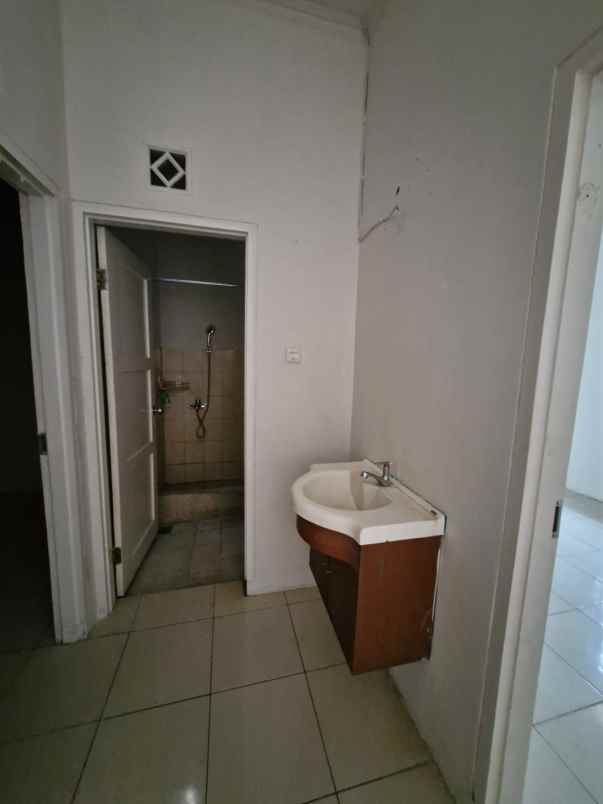 dijual rumah komplek vijaya kusuma