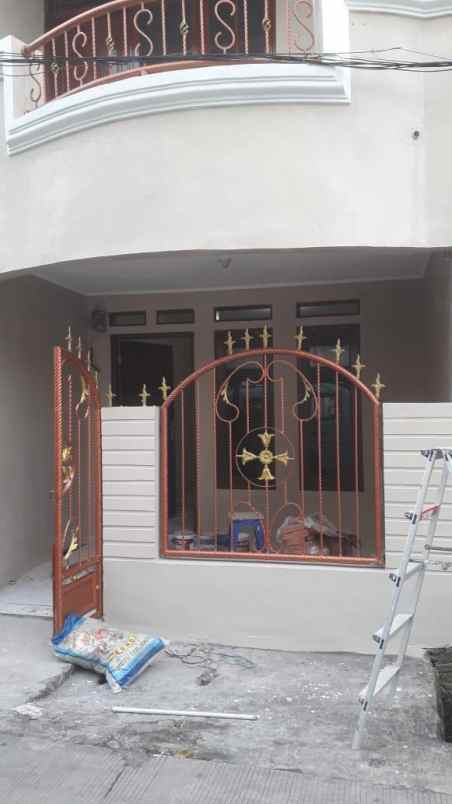 dijual rumah kramat senen