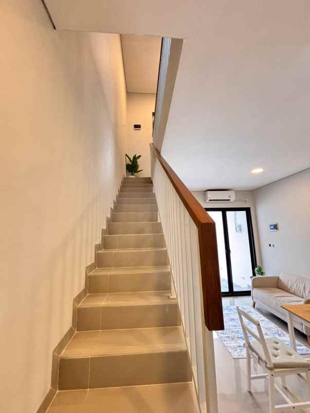 dijual rumah kukusan depok