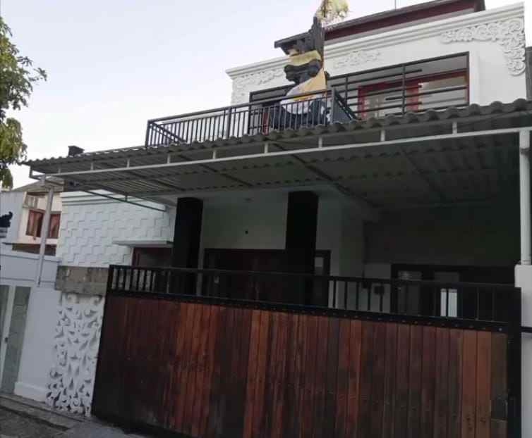 dijual rumah lantai 2 lokasi jalan tukad badung