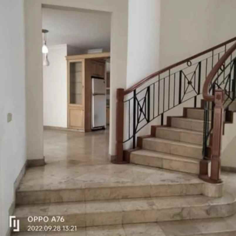 dijual rumah lebak bulus