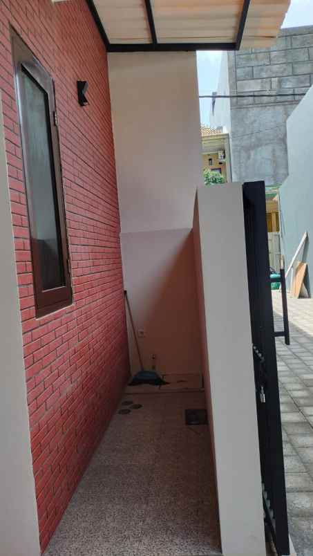 dijual rumah libra