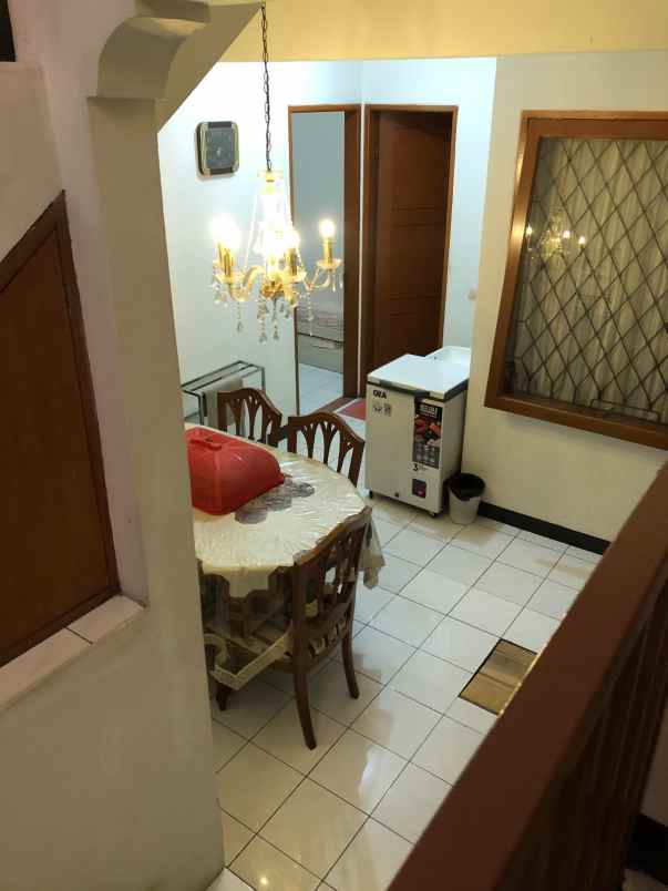 dijual rumah lokasi strategis di setraduta bandung