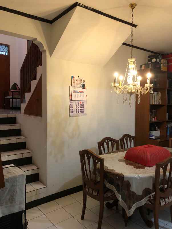 dijual rumah lokasi strategis di setraduta bandung