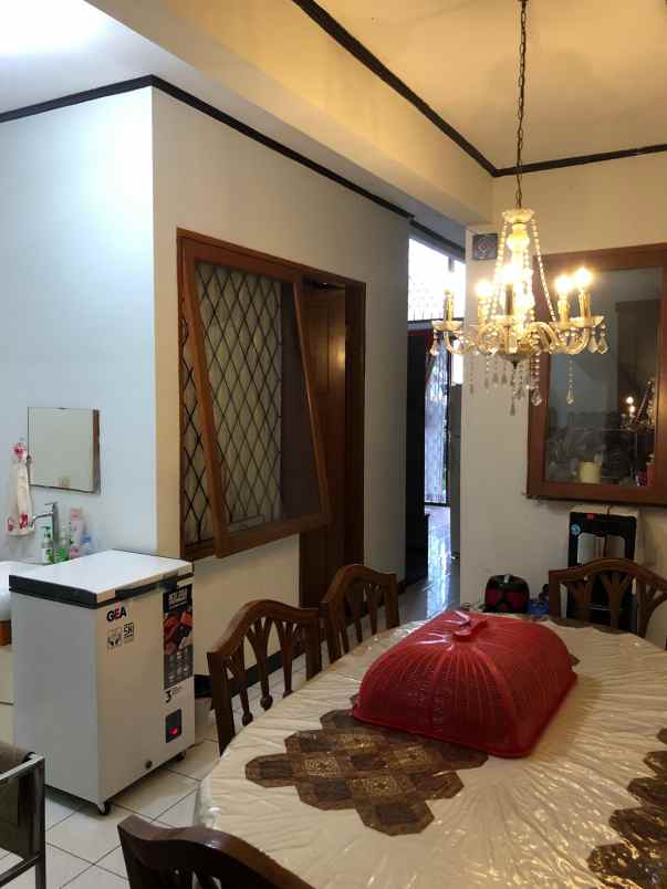 dijual rumah lokasi strategis di setraduta bandung