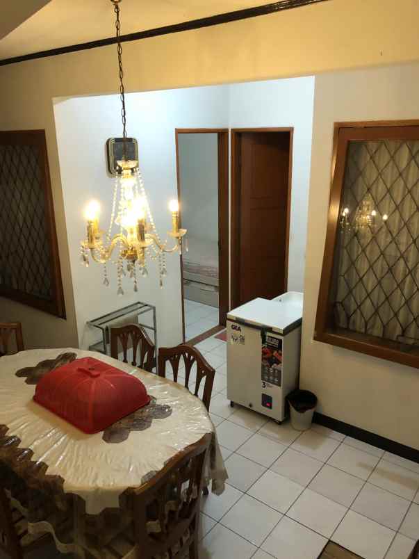 dijual rumah lokasi strategis di setraduta bandung