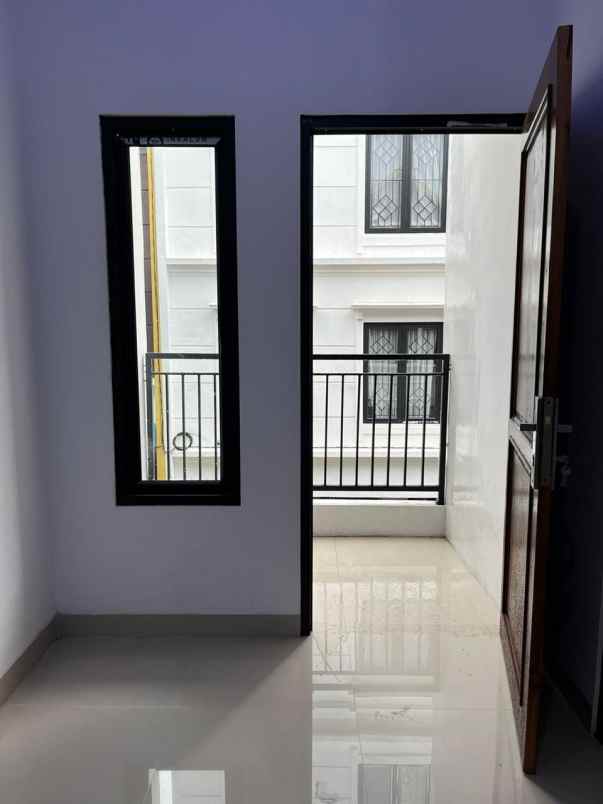 dijual rumah m kahfi 2 srengseng sawah