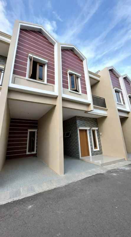 dijual rumah m kahfi 2 srengseng sawah